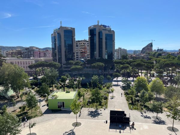 Vue de la Pyramide de Tirana