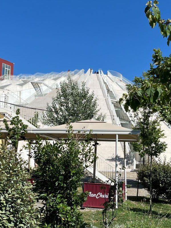 Pyramide de Tirana